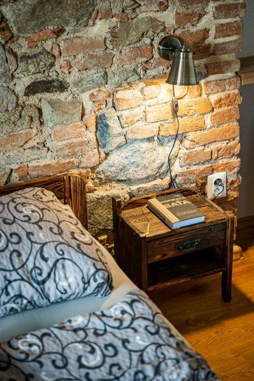 A bed or beds in a room at Apartman Belavita