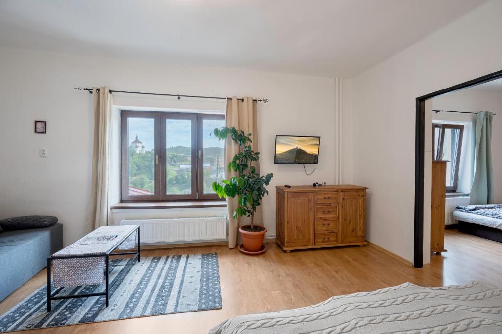 A bed or beds in a room at Apartman Belavita