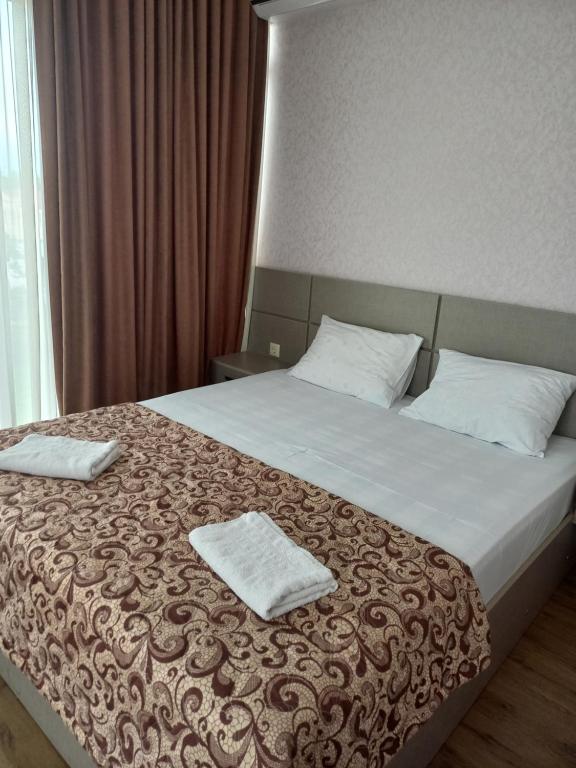 Ένα ή περισσότερα κρεβάτια σε δωμάτιο στο Sunrise - Guest House