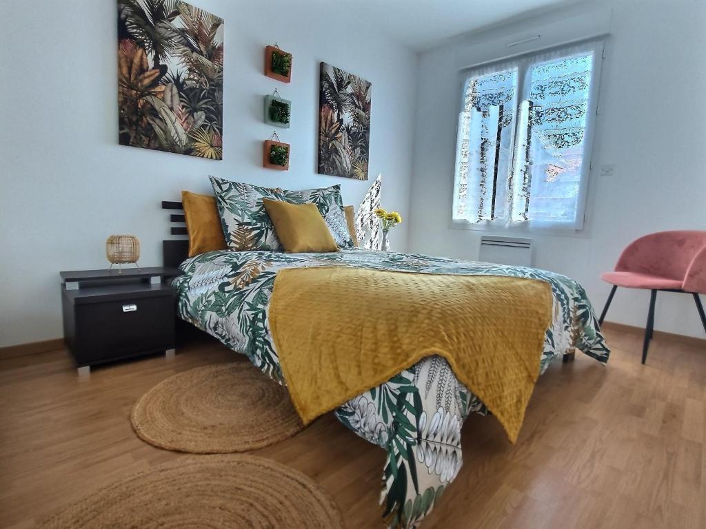 a bedroom with a bed and a window and a rug at Le CONTI Proche Roissy - Astérix- Gare in Le Plessis-Belleville