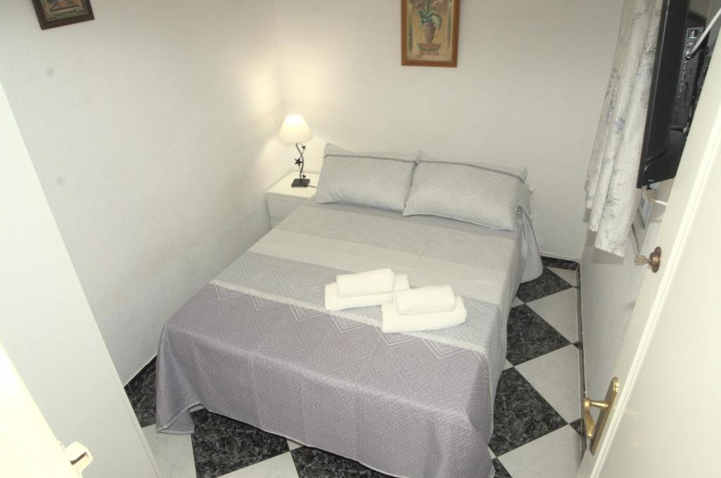 Posteľ alebo postele v izbe v ubytovaní Habitación en el corazón del centro de Malaga