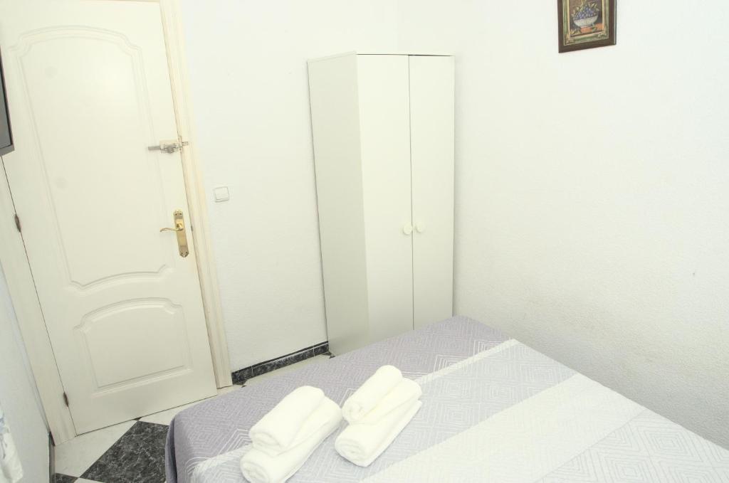Posteľ alebo postele v izbe v ubytovaní Habitación en el corazón del centro de Malaga