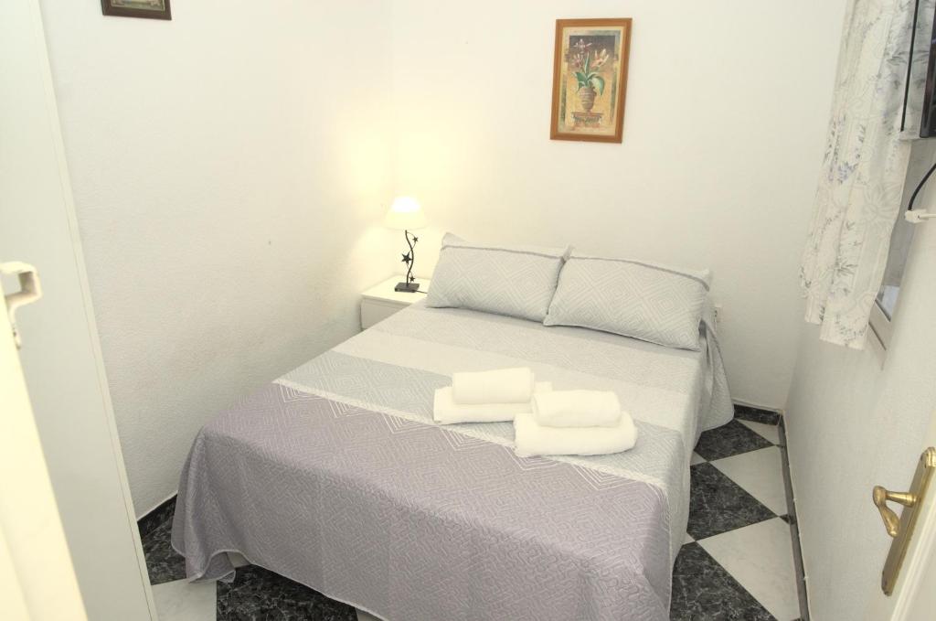 Posteľ alebo postele v izbe v ubytovaní Habitación en el corazón del centro de Malaga