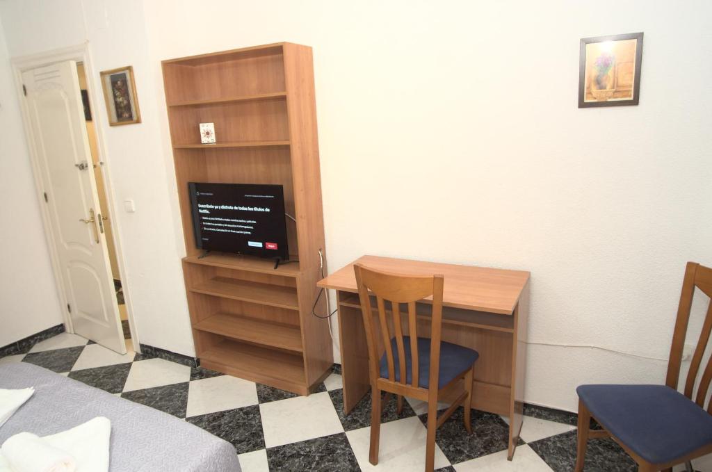 Televízia a/alebo spoločenská miestnosť v ubytovaní Habitación en el corazón del centro de Malaga