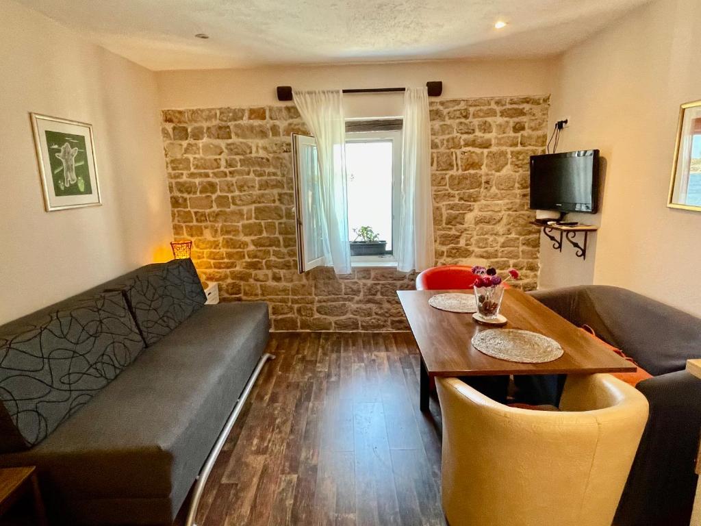 Apartments Trapula - One-Bedroom Apartment With Sea View