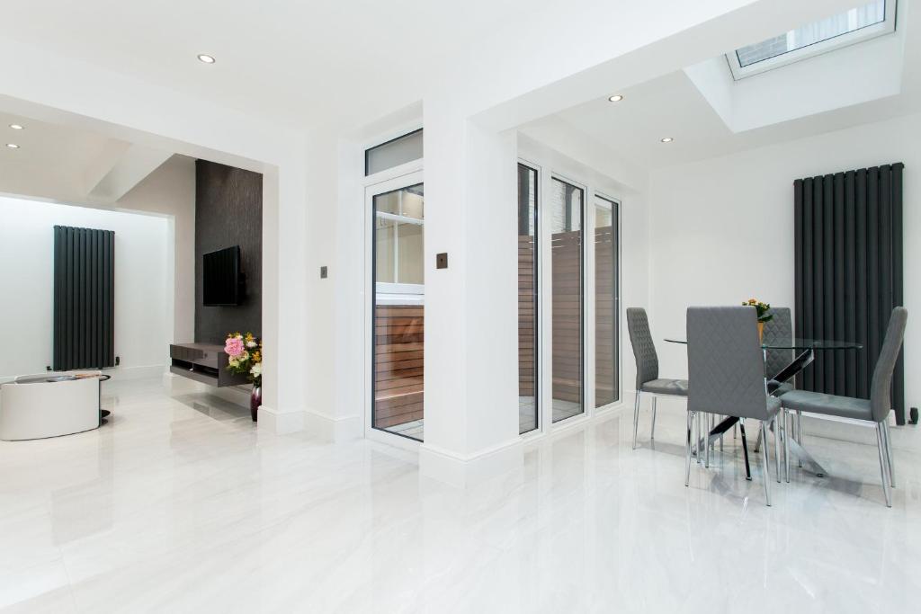 Luxury Escapes @ London Victoria - Luxury Escapes @ London Victoria، Luxury Escapes @ London Victoria