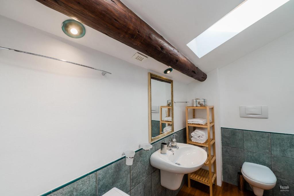 A bathroom at FEEL - Central Terrace