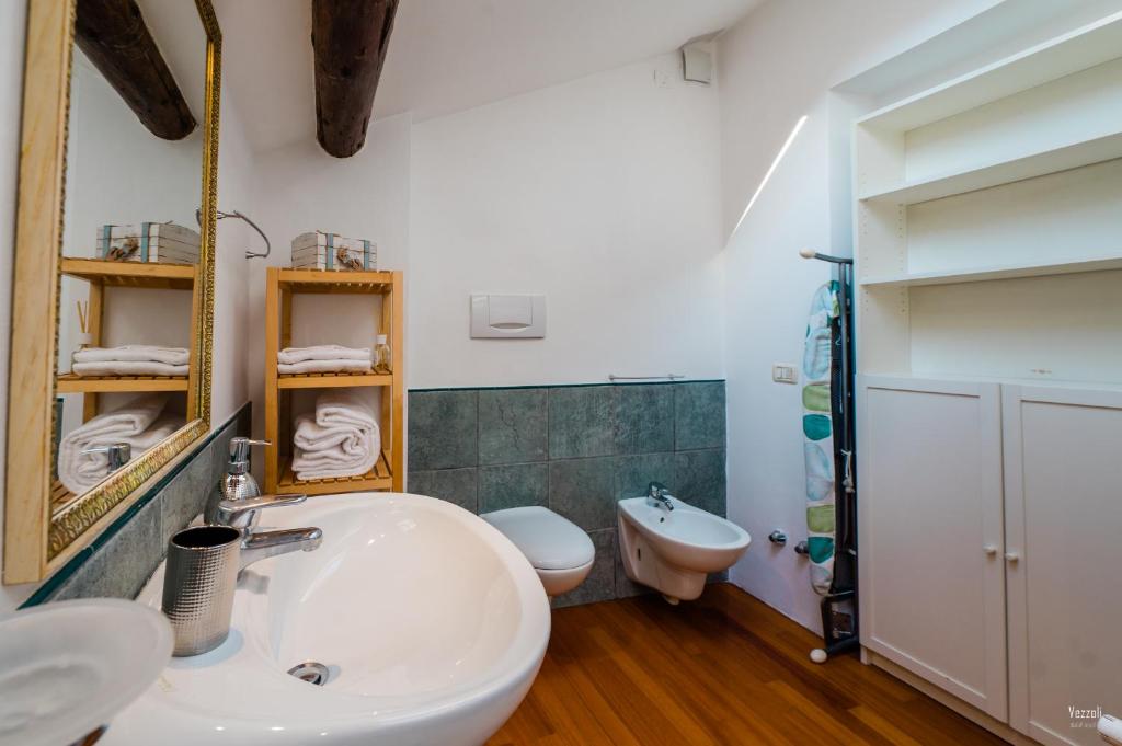 A bathroom at FEEL - Central Terrace
