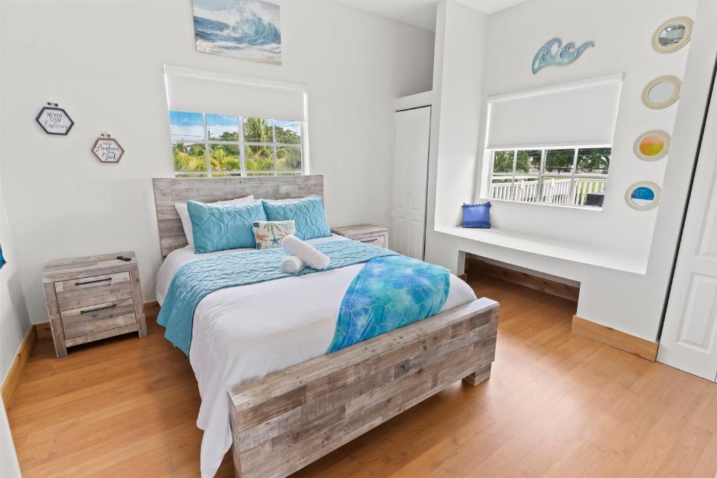 UPSCALE MANSION IN THE HEART OF MIAMI WITH POOL - Casa De Seis Dormitorios