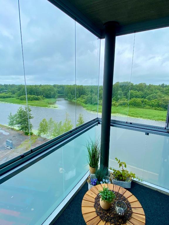 Výhled na řeku, která protéká v blízkosti apartmánu
