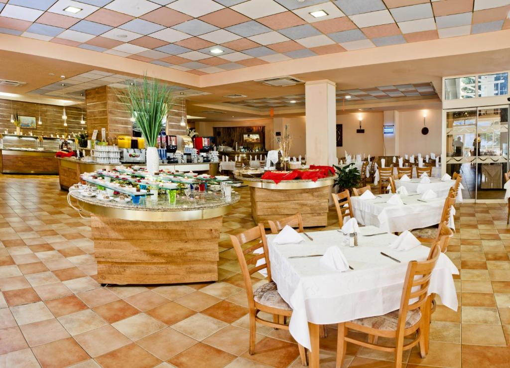 Restaurace v ubytování Hotel Sandy Beach