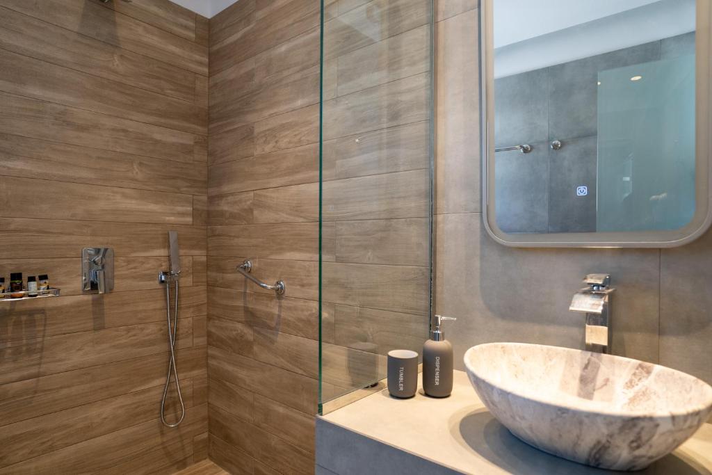 Koupelna v ubytování SantoRossa Luxury Villas