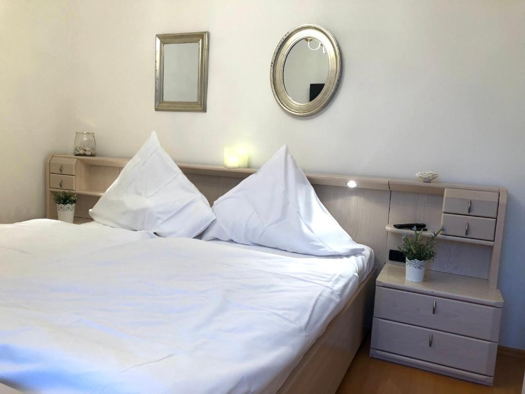 Postel nebo postele na pokoji v ubytování Apartment mit Balkon direkt am Strand