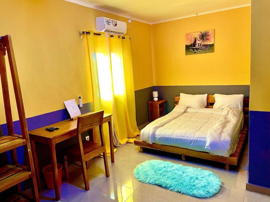 Postel nebo postele na pokoji v ubytování Residence Hotel Lux Fairborn - Port Gentil