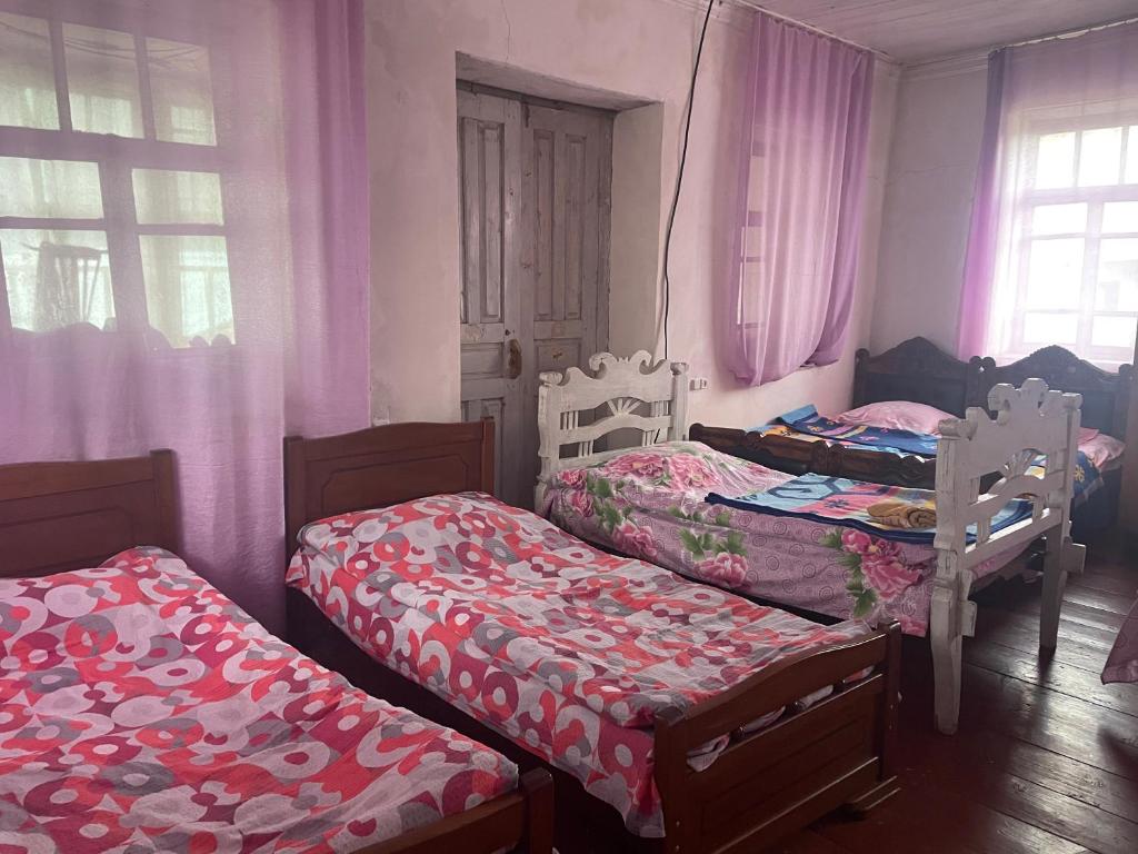 Llit o llits en una habitació de Gunter Guest house