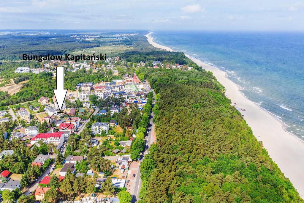 an aerial view of a town next to the beach at Bungalow Kapitański in Jastrzębia Góra