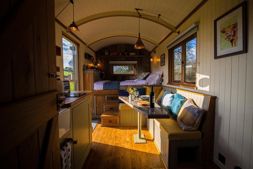 Little Ash Glamping - Luxury Shepherd's Huts - Holiday Home