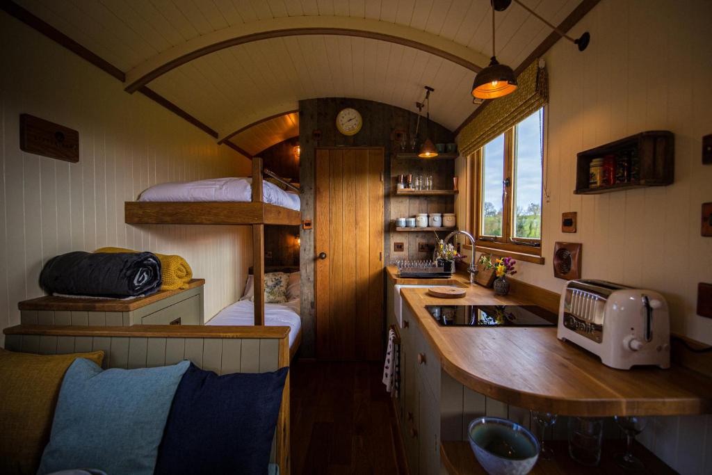 Little Ash Glamping - Luxury Shepherd's Huts - Holiday Home
