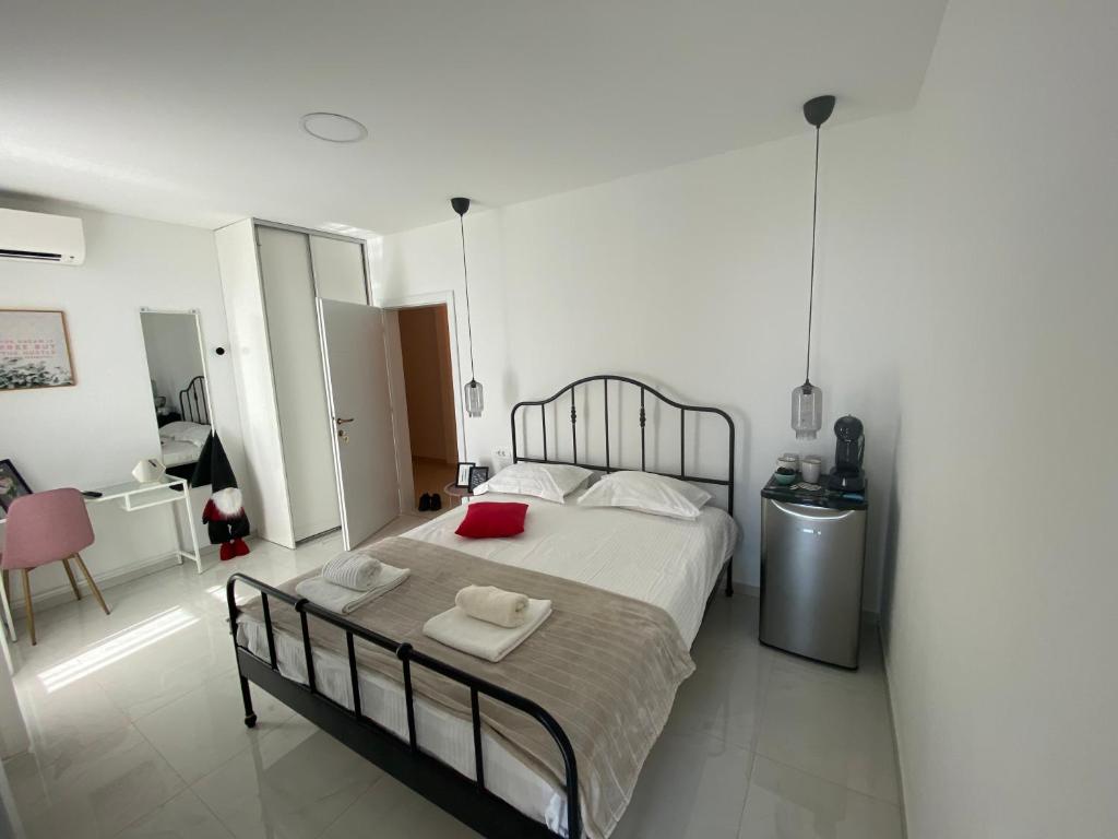 a bedroom with a bed with two towels on it at Litore in Pula
