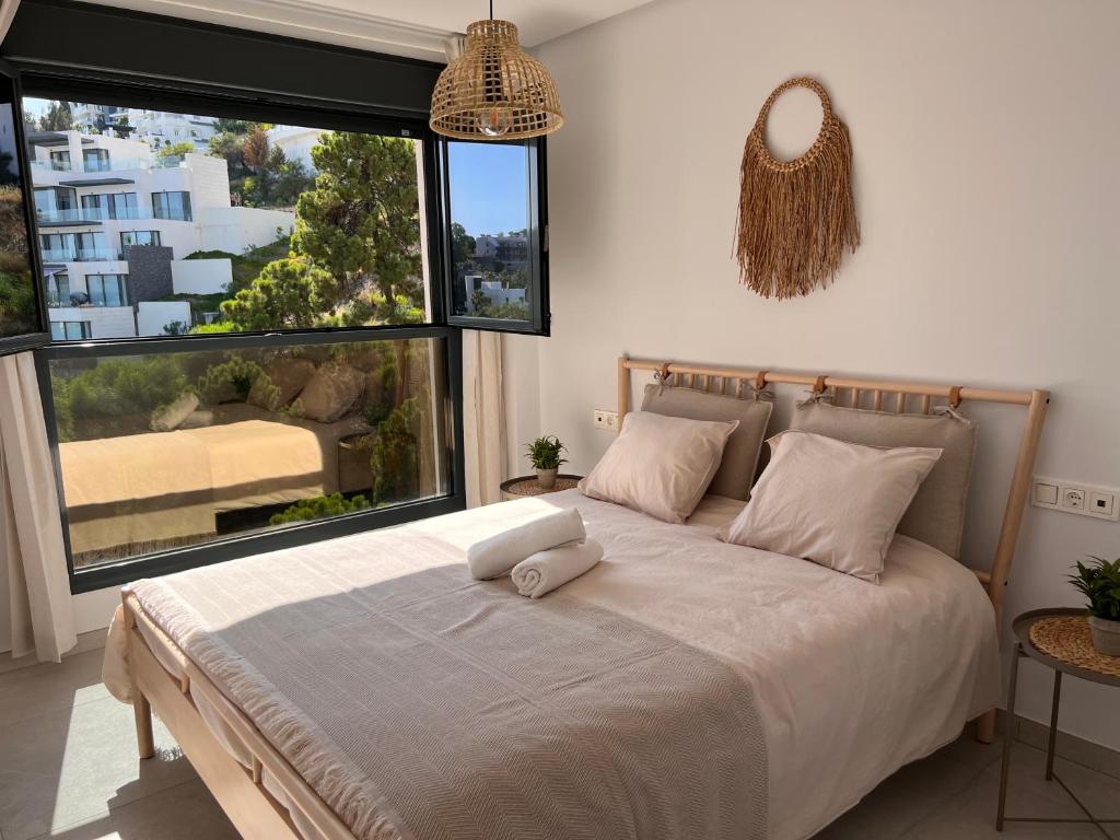 Posteľ alebo postele v izbe v ubytovaní Tropical penthouse with big roof terrace