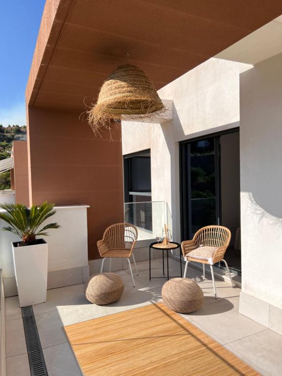 Balkón alebo terasa v ubytovaní Tropical penthouse with big roof terrace