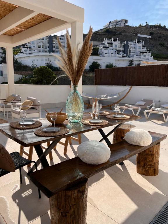 Balkón alebo terasa v ubytovaní Tropical penthouse with big roof terrace