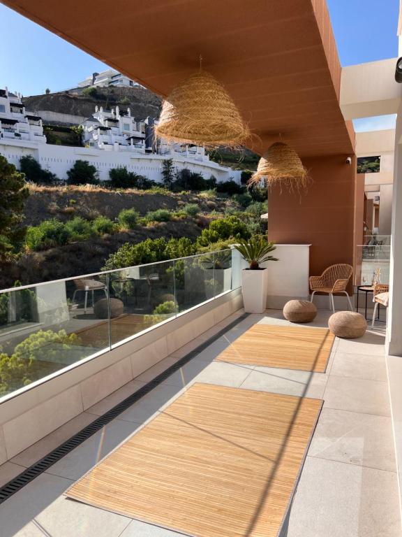 Balkón alebo terasa v ubytovaní Tropical penthouse with big roof terrace