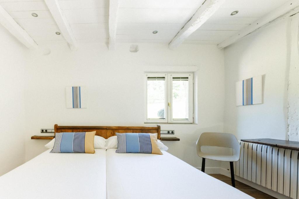 Postel nebo postele na pokoji v ubytování Casa Rural Arotzenea