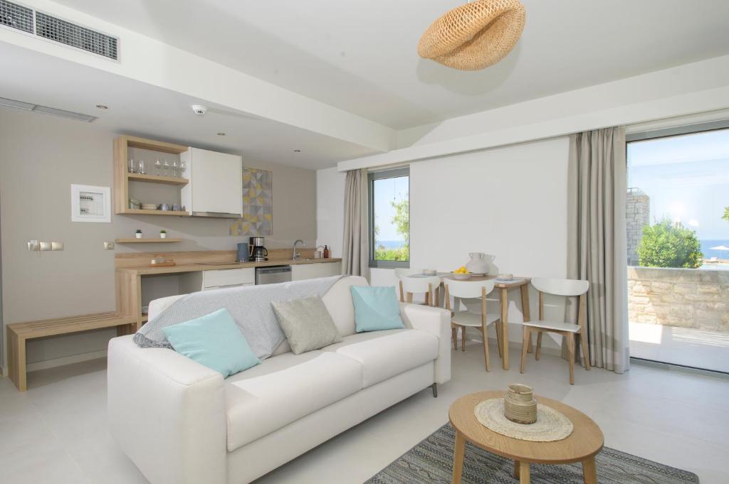 Posedenie v ubytovaní Callisto Seaside Homes & Suites