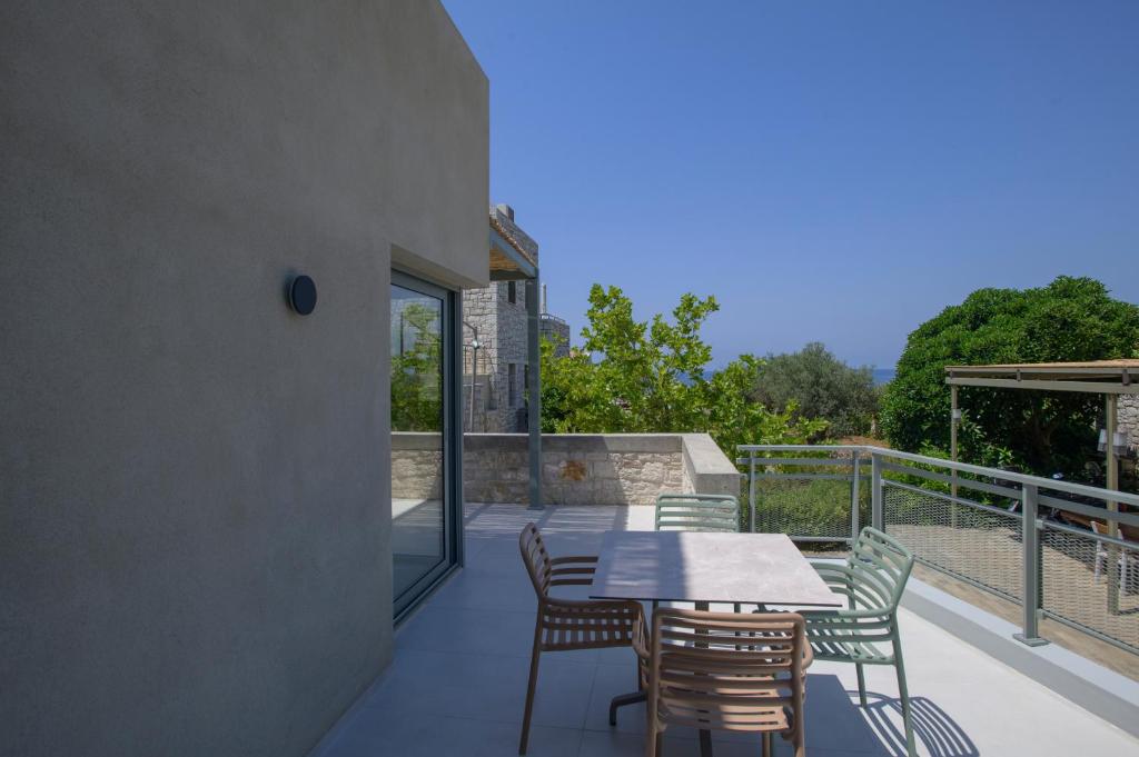 Balkón alebo terasa v ubytovaní Callisto Seaside Homes & Suites