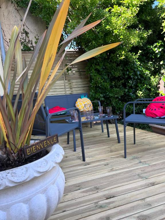 Vonkajšia záhrada v ubytovaní Charmante maison Climatisée avec piscine au Calme à Carcassonne