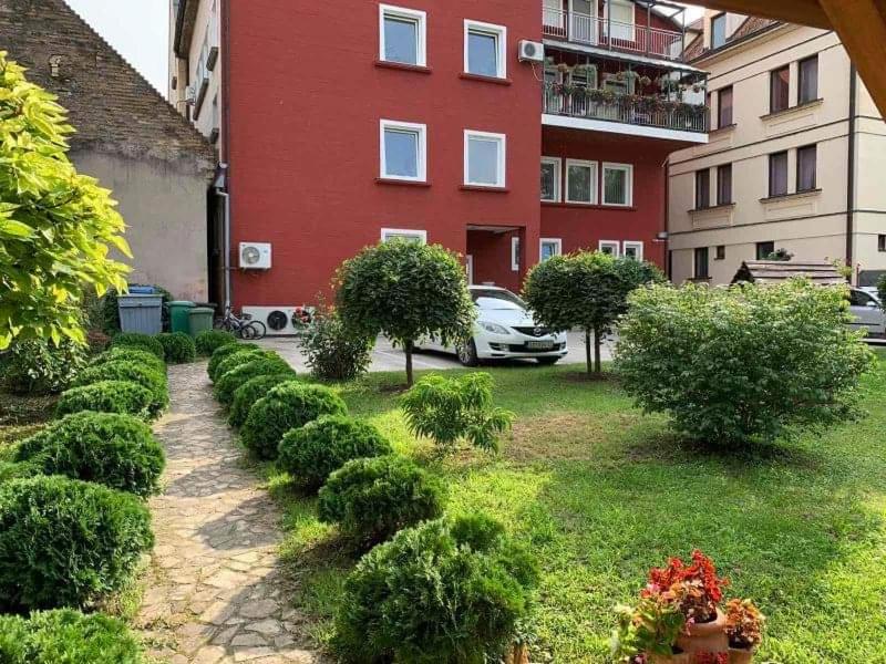 Aed väljaspool majutusasutust Atrijum apartmani Apatin