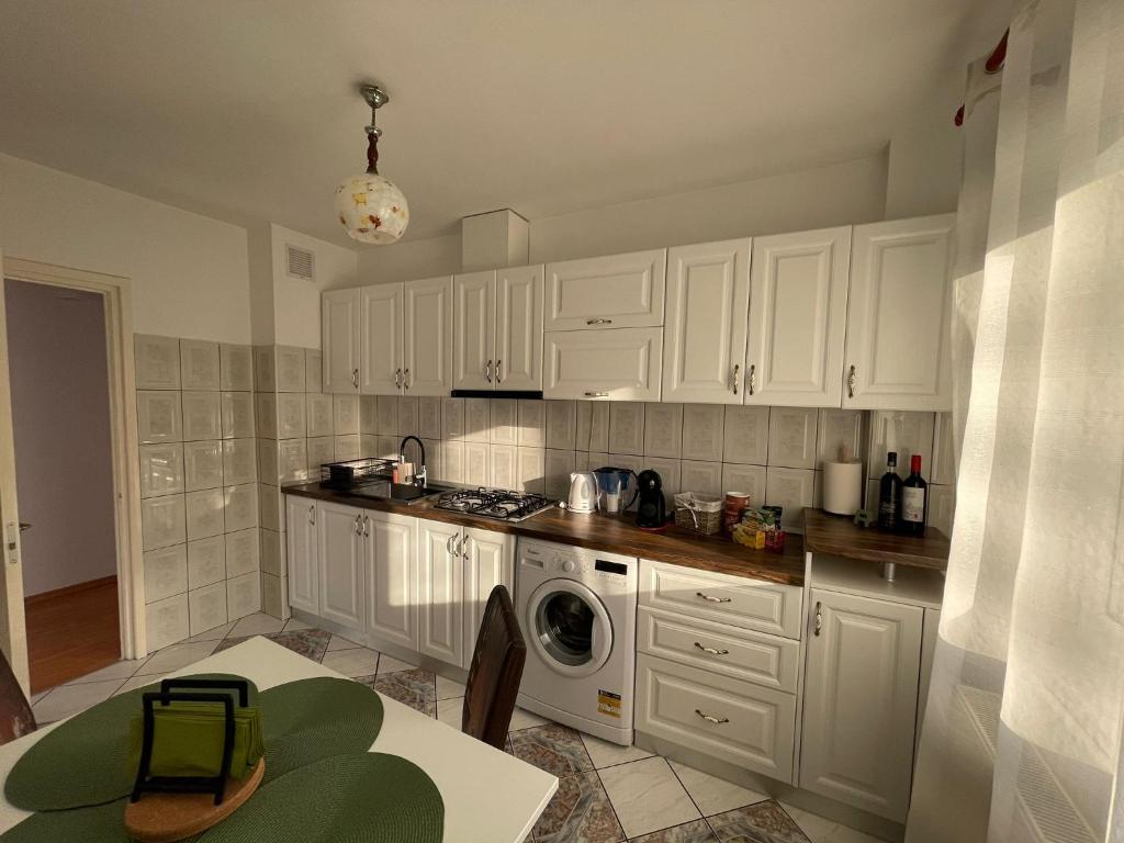 مطبخ أو مطبخ صغير في Delis Apartment