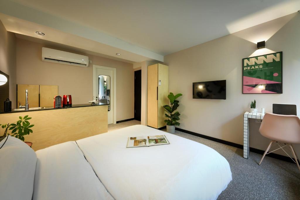 TV a/nebo společenská místnost v ubytování Pixel - by Loginn Tel-Avivian hotels