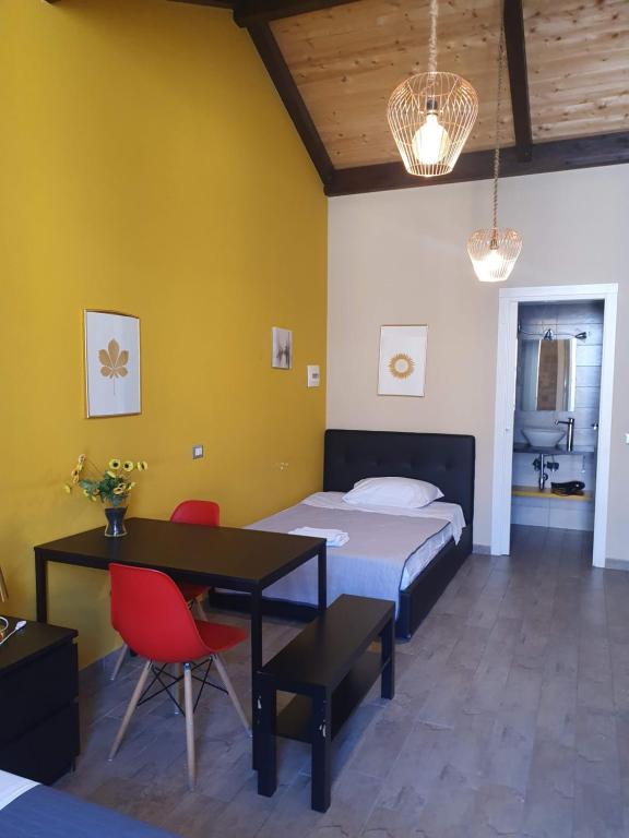 Posteľ alebo postele v izbe v ubytovaní EmyJo Central B&B