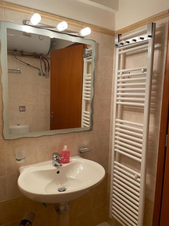 Ванная комната в Dais Apartments