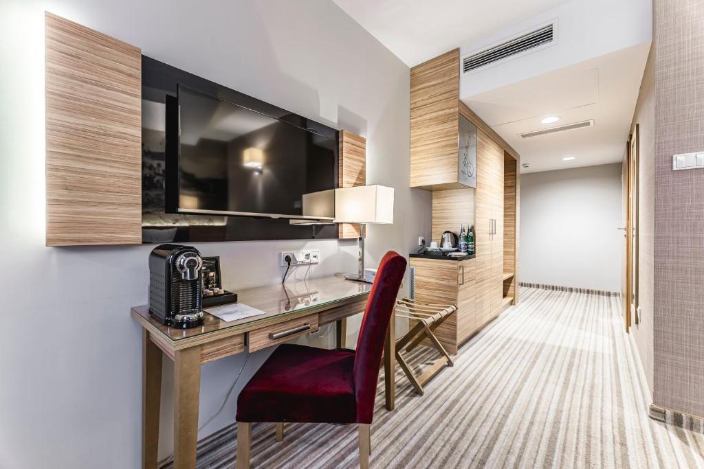 Kuchyňa alebo kuchynka v ubytovaní Hotel Wieniawski