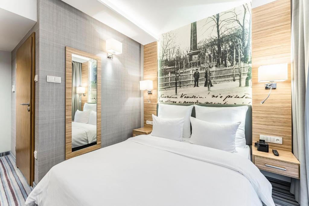 Posteľ alebo postele v izbe v ubytovaní Hotel Wieniawski