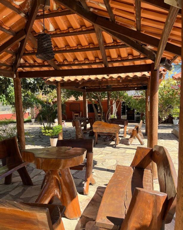 Uma área de estar em Pousada Encanto dos Anjos