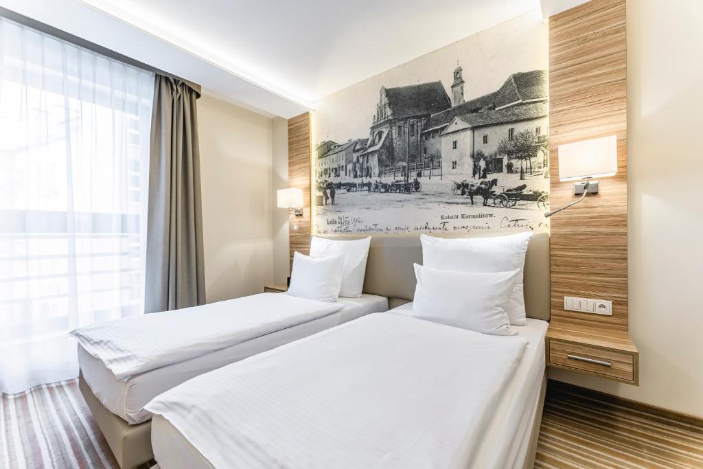 Posteľ alebo postele v izbe v ubytovaní Hotel Wieniawski