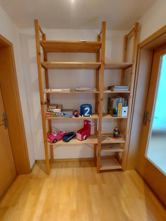Palanda nebo palandy na pokoji v ubytování Apartma Stenar