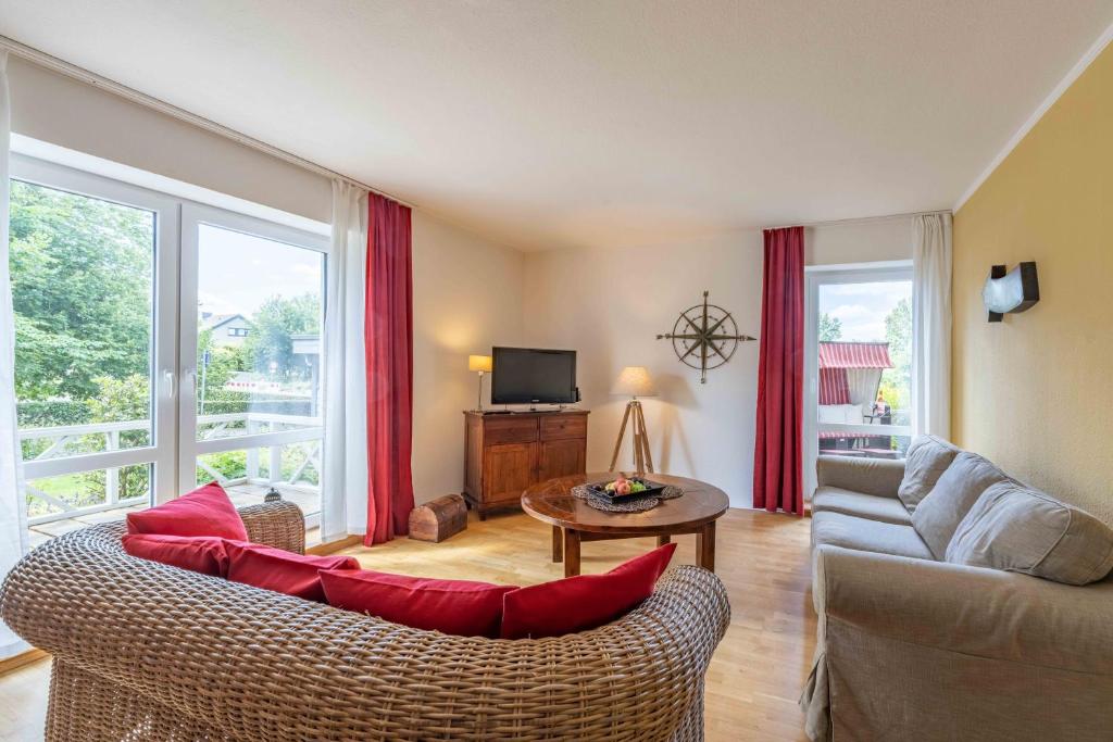 TV a/nebo společenská místnost v ubytování SEASIDE APARTMENTS - BOATHOUSE