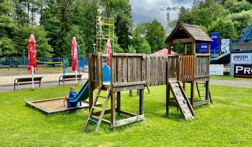 Herní místnost nebo prostor pro děti v ubytování Penzion Acrobat Park