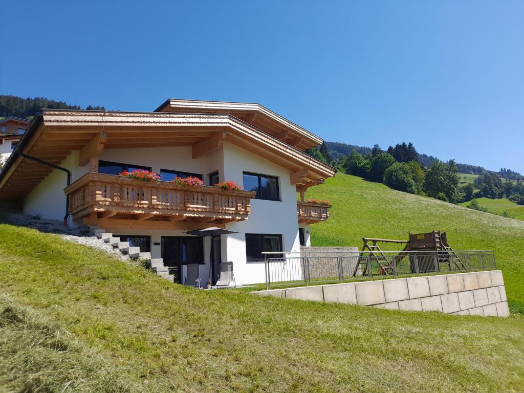 a house with a balcony on a hill at Apart Grubertal in Volders