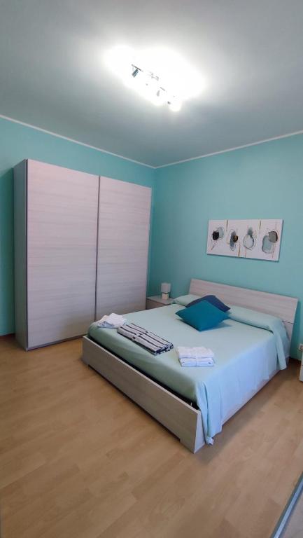 A bed or beds in a room at R Family