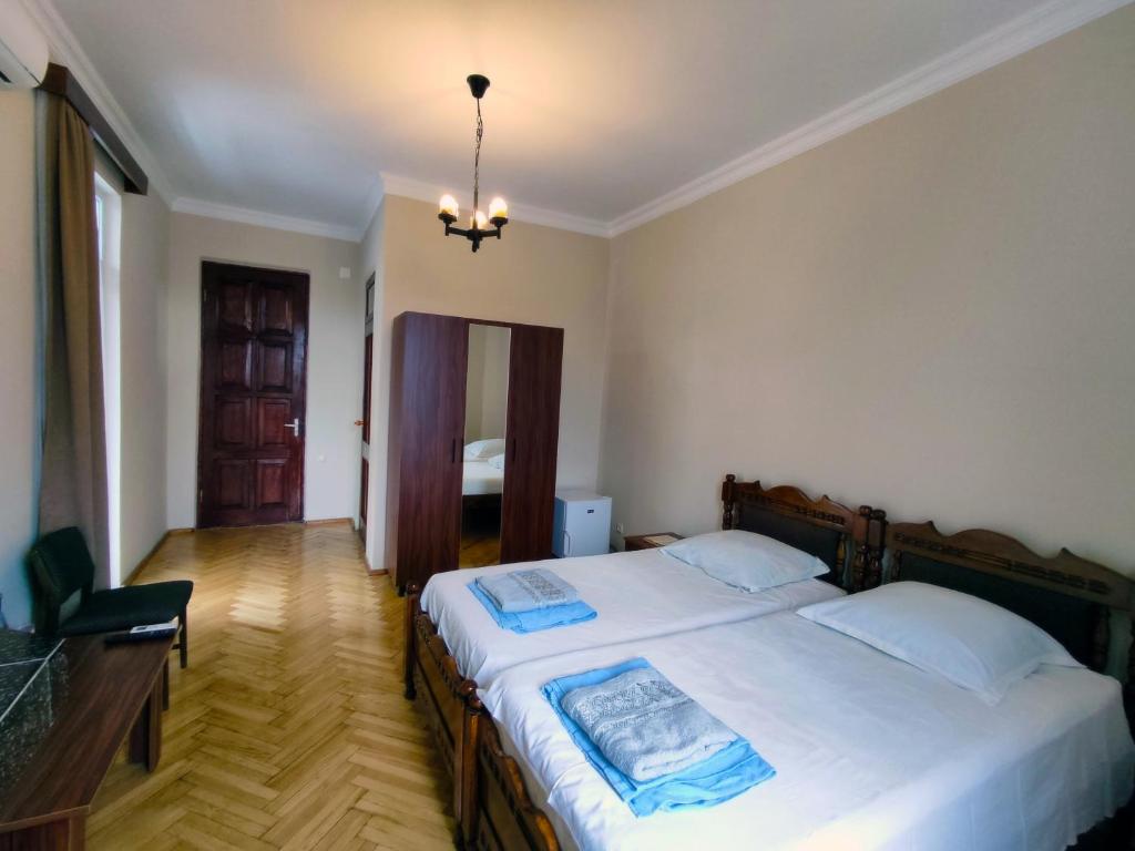 Postel nebo postele na pokoji v ubytování Guesthouse White Swan