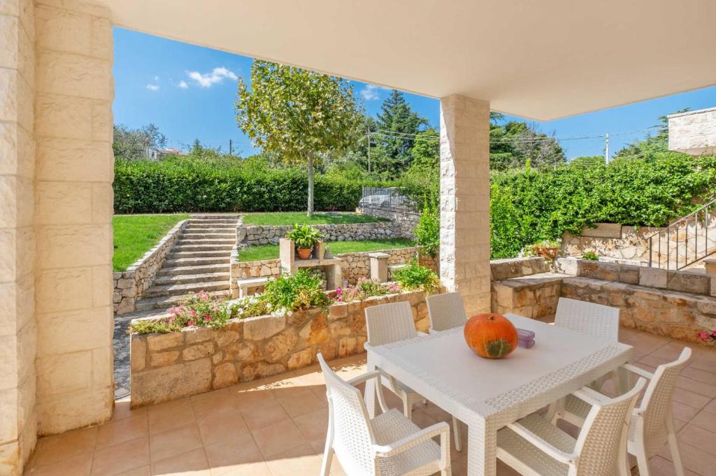 Vonkajšia záhrada v ubytovaní Villa Due Palme by Villa Plus