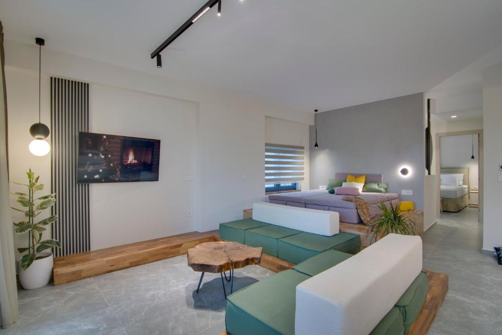 TV a/nebo společenská místnost v ubytování Selin Luxury Residences