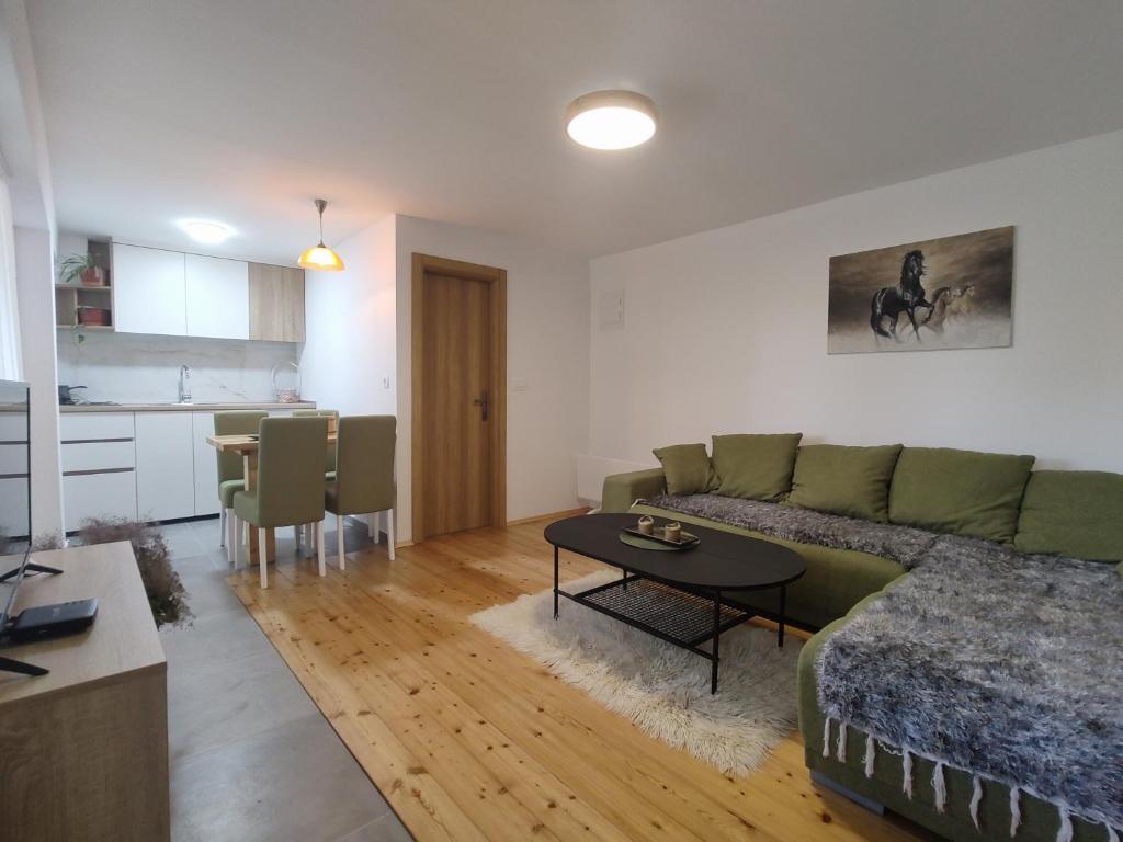 Cucina o angolo cottura di Apartments CENTER OF THE WORLD