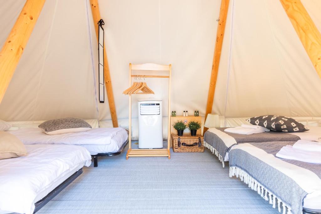 Postel nebo postele na pokoji v ubytování O-Tents by Obonjan Island Resort